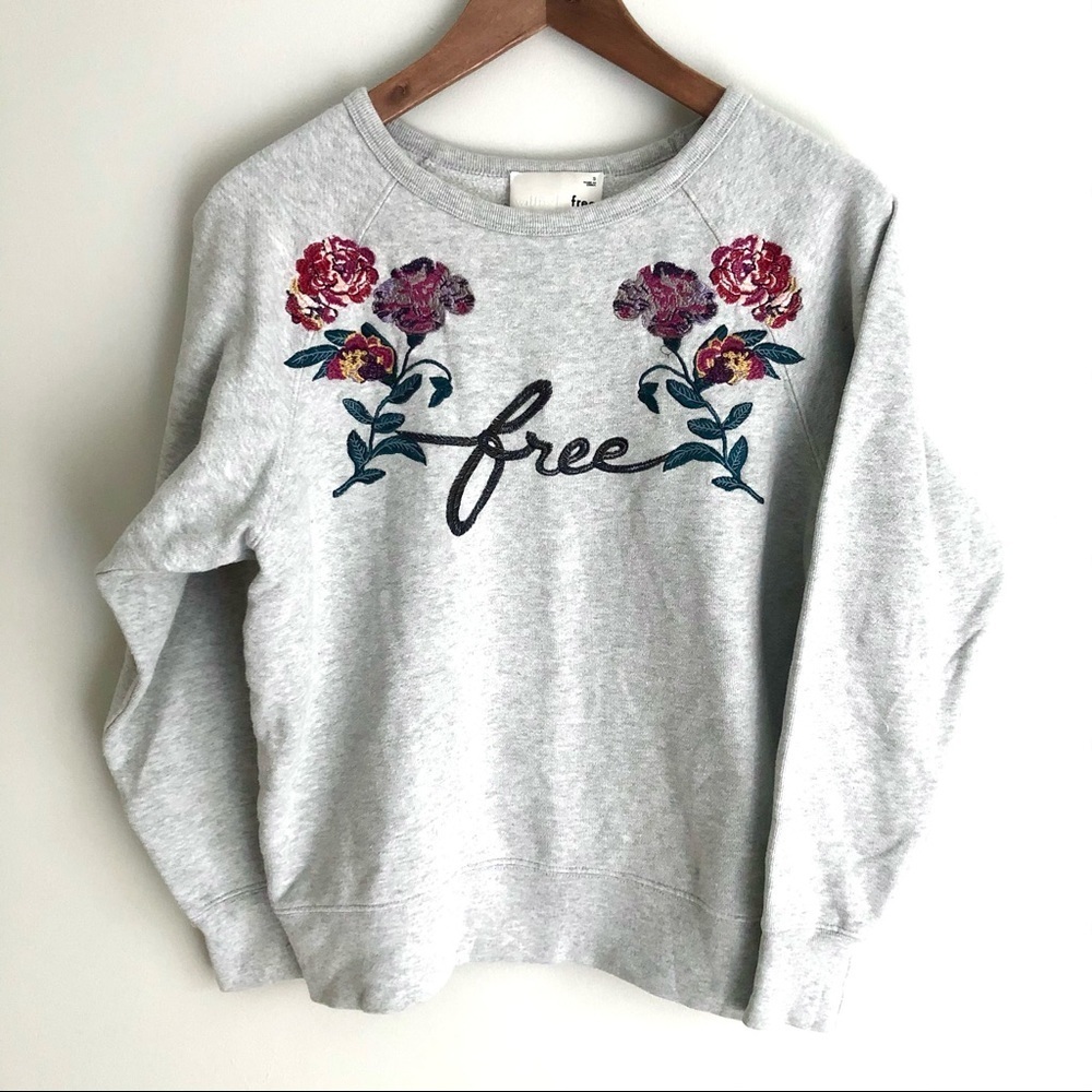 Aritzia Wilfred Free Crew Neck Sweatshirt Boho Floral Embroidered Gray